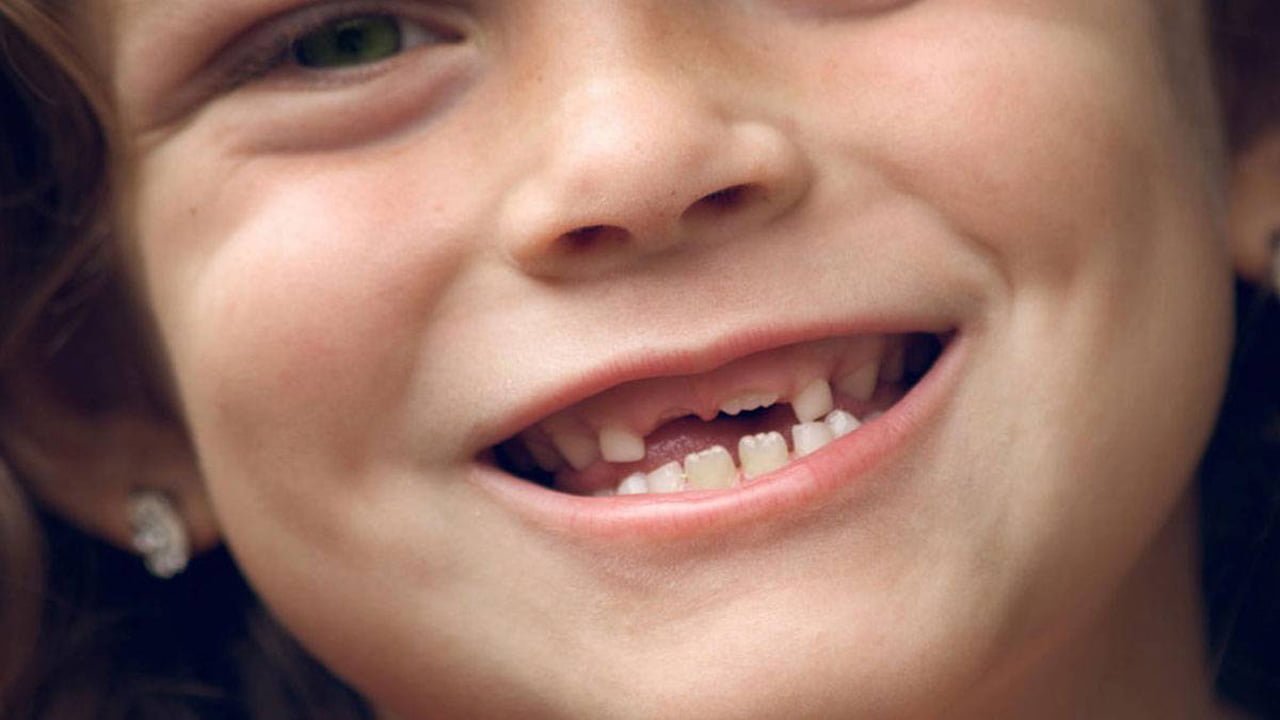 Лезут зубы у ребенка постоянно