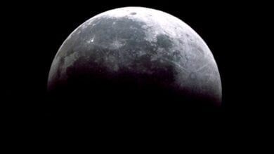 صورة القمر والأجرام السماوية وتهافت شركات الفضاء عليهم