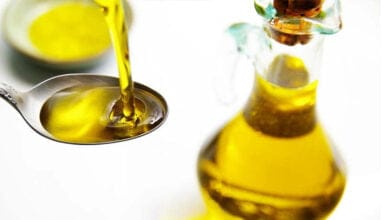 صورة زيت الزيتون وفوائد المضمضة به