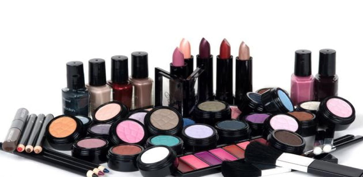 كيف تتجنب خطر المكياج ؟
