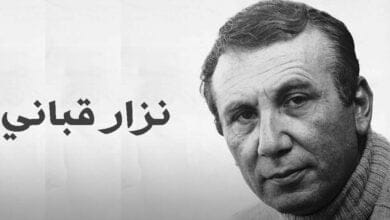 صورة الشاعر نزار قباني حياته وأهم أعماله