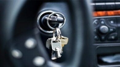 صورة تشغيل محرك السيارة لساعات وأنت واقف