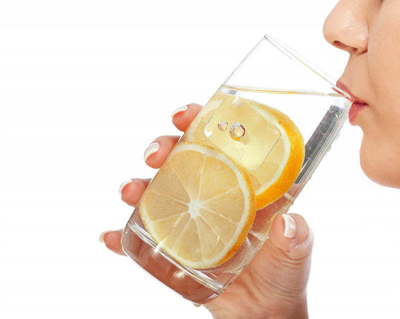 ما سبب أهمية تناول ماء الليمون