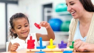 صورة التواصل مع الطفل ذو الإحتياجات الخاصة