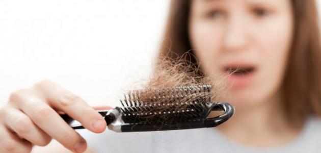 ما هي أسباب تساقط الشعر عند النساء