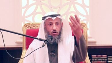 صورة حكم التوسل بالأموات والأحياء في الدعاء؟