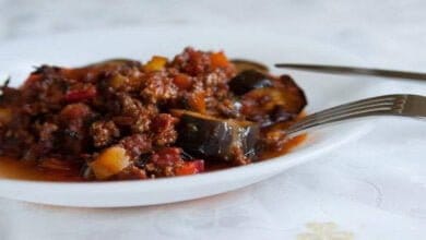 صورة طريقة تحضير المسقعة باللحمة المفرومة