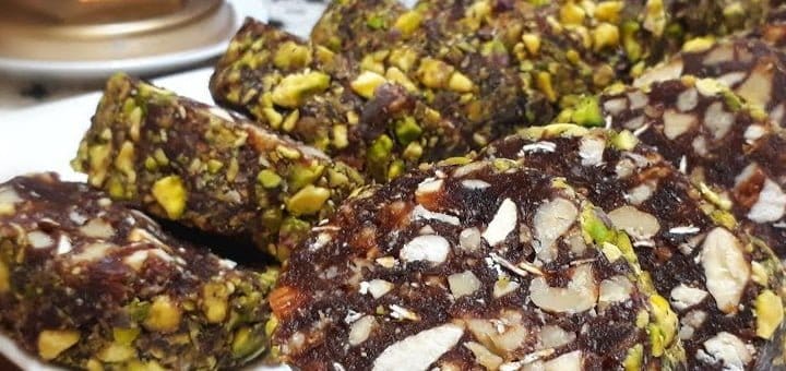 حلوى التمر بالمكسرات والشوفان