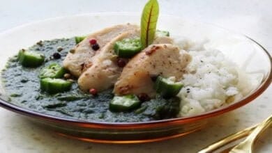 صورة طريقة تحضير الملوخية بالدجاج