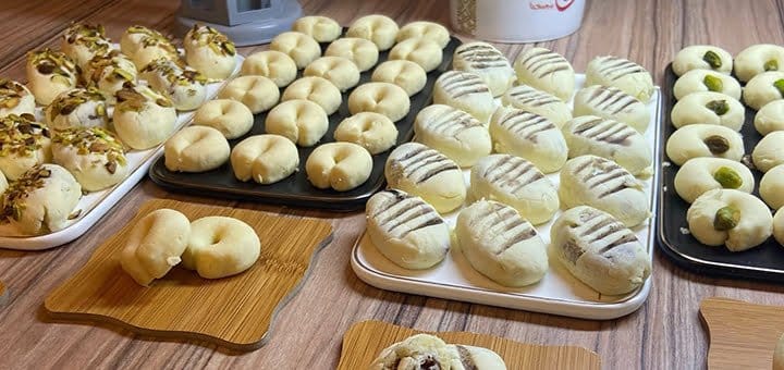 طريقة صنع الغريبة والتمارة للعيد