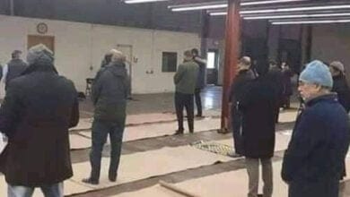 صورة حكم التباعد في صلاة الجماعة