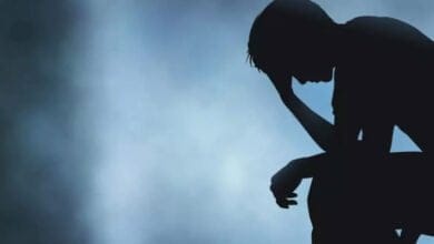 صورة التعامل مع من يؤذيك او يسبب لك ضغط نفسي | نظرية الثلاثة أفعال